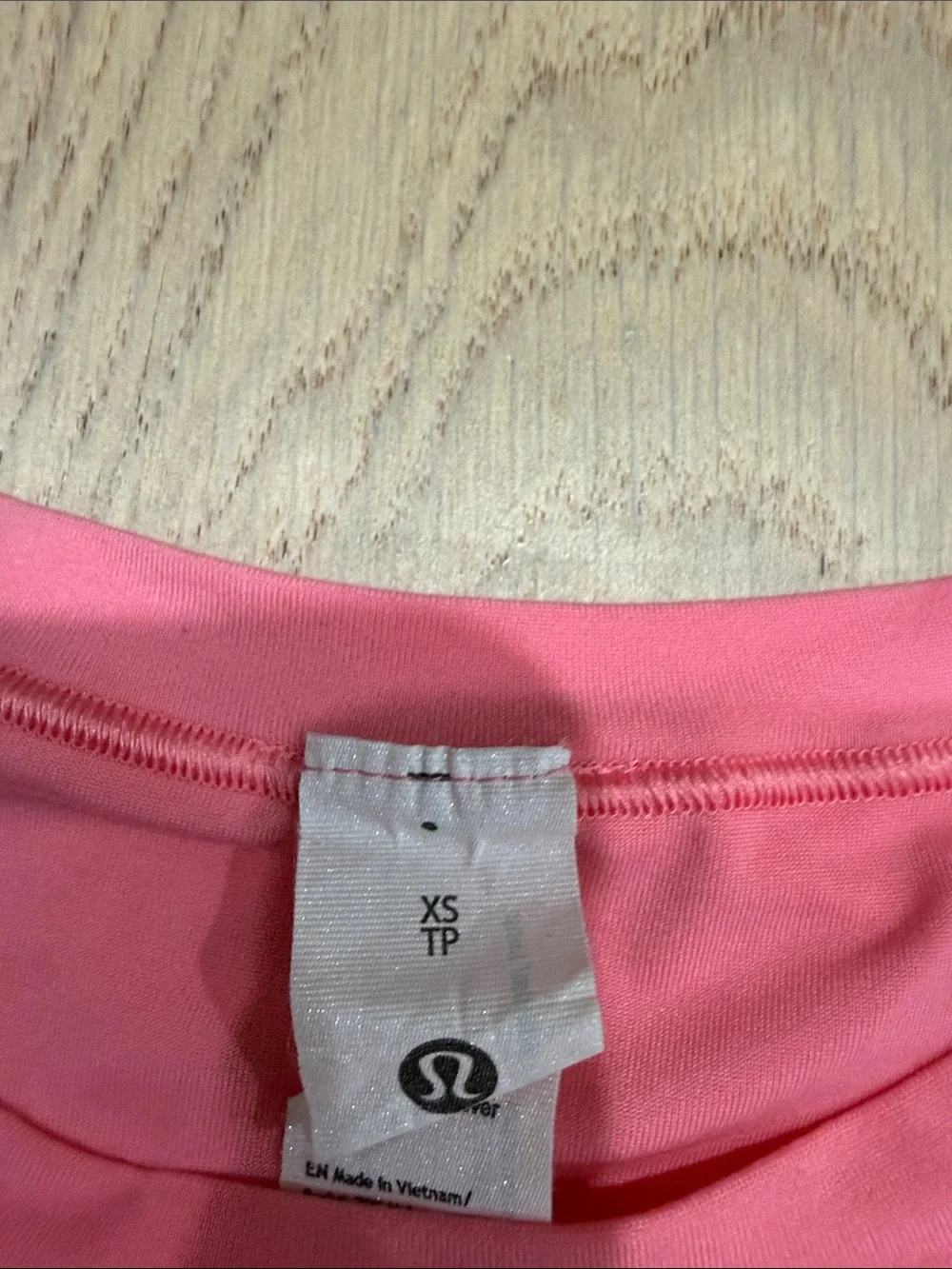 lululemon like new xs Pink Short-Sleeve  Crop Top
